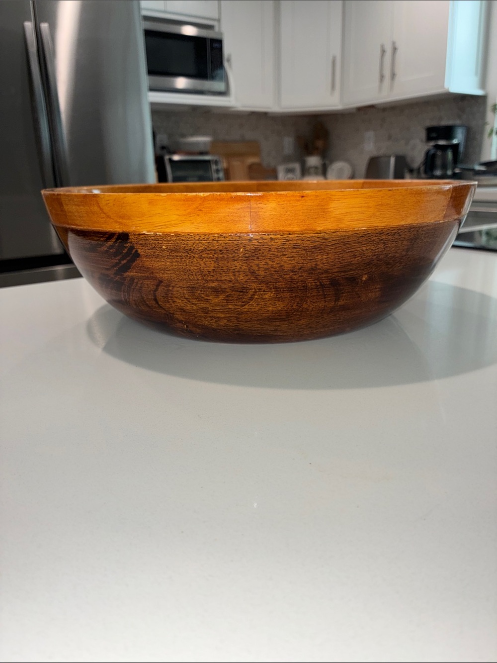 WOODEN BOWL GUC Source Unknown Two-Tone Attractive Serving Bowl in Honey & Brown
